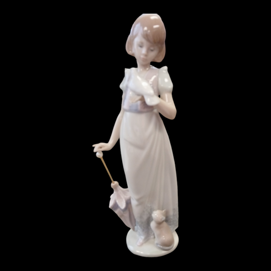 Lladro Summer Stroll Figurine