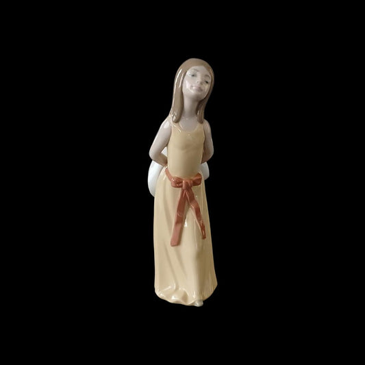 Lladro Curious Girl w/Straw Hat #5006