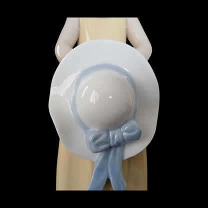 Lladro Curious Girl w/Straw Hat #5006